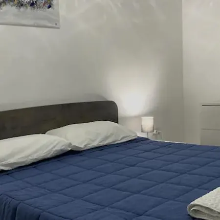 F1 2 St Julians, Private Room, Bathroom & Living Shared Homestay *