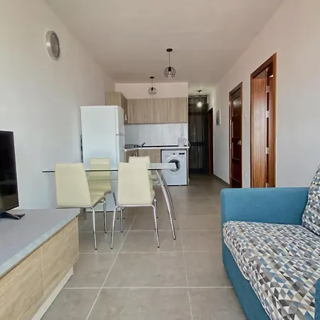 홈스테이 F1 2 St Julians, Private Room, Bathroom & Living Shared