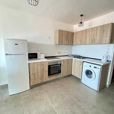 منزل للإقامة F1 2 St Julians, Private Room, Bathroom & Living Shared